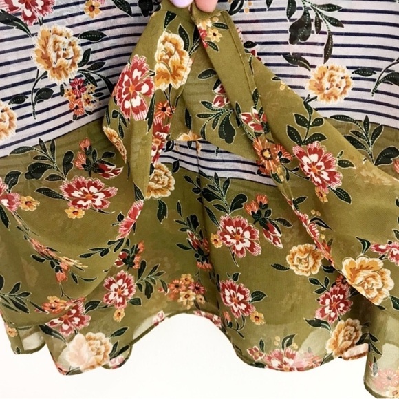 CAbi Penelope Tank Top - Floral and Stripe Mix. EUC size L. Retails $89 - Picture 7 of 12